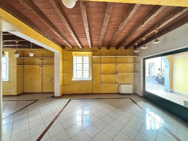 Foto Attività commerciale in Via Nicelli 1, Lugagnano Val d'Arda Centro