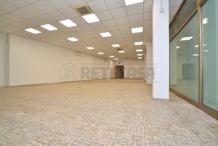 Foto Locale commerciale a Valdagno Centro di 300 m² in affitto