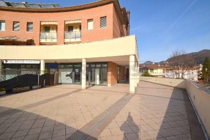 Foto Locale commerciale a Valdagno Centro di 150 m² in affitto
