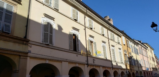 Foto Locale commerciale in Borgo delle Colonne, Parma Centro Storico