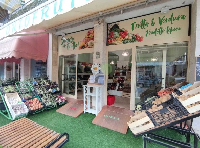 Foto Attività commerciale in Piazza Belvedere  10, Pisa Tirrenia di 100 m²