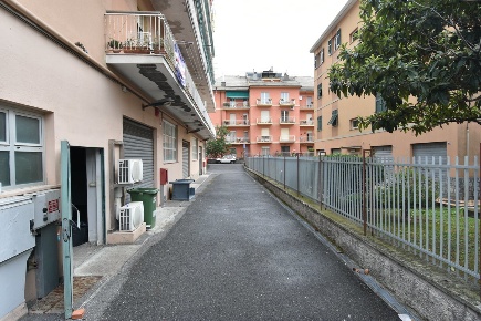 Foto Magazzino in Via San Felice, Genova Molassana di 465 m² in vendita