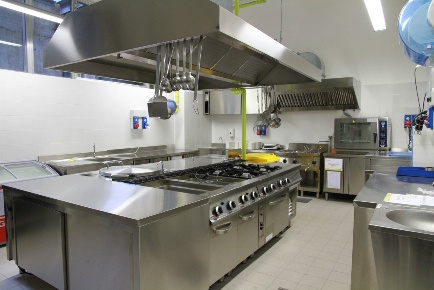 Foto Attività commerciale in Viale Agostino Marti, Lucca di 280 m²