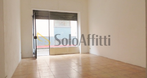 Foto Locale commerciale in Piazza san Giorgio, Casorezzo di 30 m²