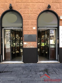 Foto Locale commerciale in VIA SESTRI  38R-40R, Genova Sestri Ponente