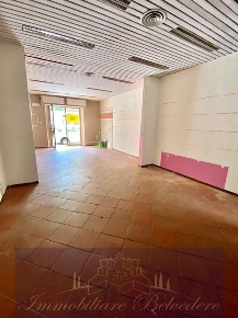 Foto Locale commerciale in Via Montebuoni, Impruneta di 65 m² con 2 locali