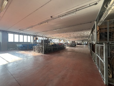 Foto Locale commerciale a Cassola Case Bresolin di 2600 m² con 10 locali