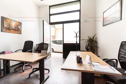 Foto Locale commerciale a Siracusa Grottasanta - Tunisi di 63 m² in vendita