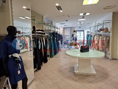 Foto Locale commerciale in Via Pacinotti 19, Campi Salentina di 280 m²