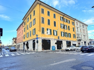 Foto Locale commerciale in Via Cremona 16, Brescia Brescia Due di 300 m²