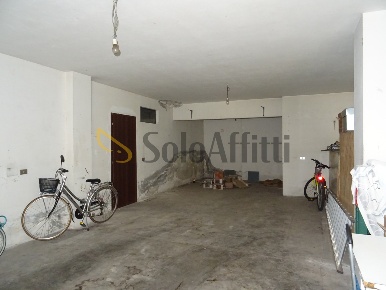 Foto Magazzino a Senigallia Borgo Molino, Portone di 65 m² con 1 locali
