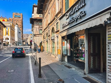 Foto Locale commerciale in VIA GRAMSCI 7, Brescia Magenta - Arnaldo