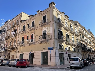 Foto Locale commerciale in Via Mazzini 114, Taranto Borgo di 189 m²