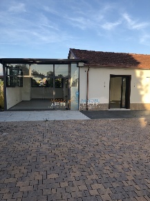 Foto Locale commerciale in Via Pandolfino 145, Massa Marina di Massa Centro