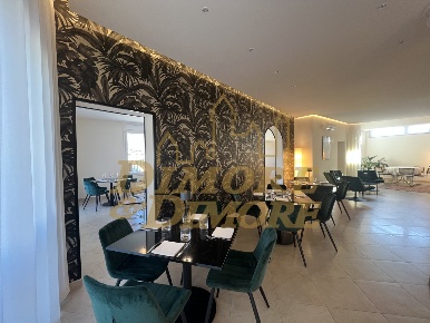 Foto Attività commerciale in Via dei Fiori  39, Brezzo di Bedero di 180 m²