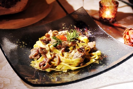 Foto Attività commerciale in Via Romana, Lucca San Filippo di 550 m²