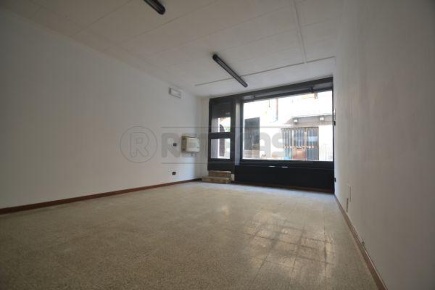 Foto Locale commerciale a Valdagno Centro di 30 m² con 2 locali in vendita