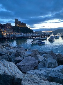Foto Attività commerciale in Via Roma, Lerici Lerici Paese di 30 m²