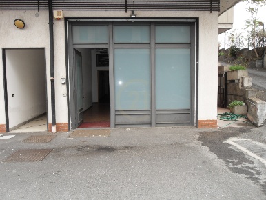 Foto Magazzino a Gravina di Catania Centro di 187 m² in vendita