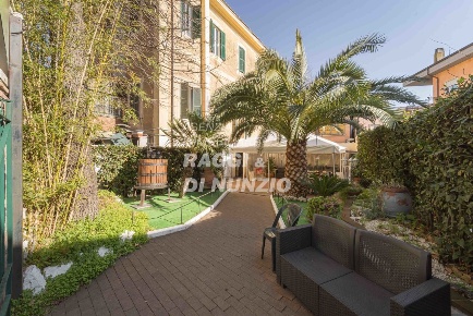 Foto Locale commerciale in Viale San Nilo 83, Grottaferrata Centro di 90 m²