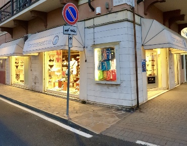 Foto Attività commerciale in Corso Giuseppe Garibaldi 10, Diano Marina