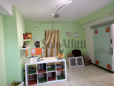 Foto Locale commerciale a Falconara Marittima Centro di 50 m² con 2 locali