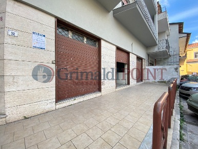 Foto Locale commerciale a Villaricca di 100 m² con 1 locali in affitto