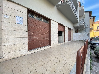 Foto Locale commerciale a Villaricca di 100 m² con 1 locali in affitto