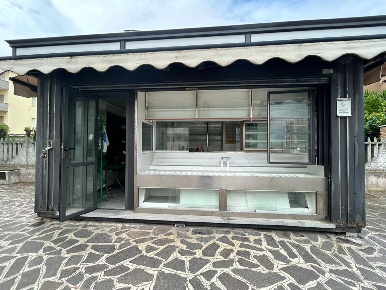 Foto Locale commerciale a Francavilla al Mare di 15 m² con 1 locali