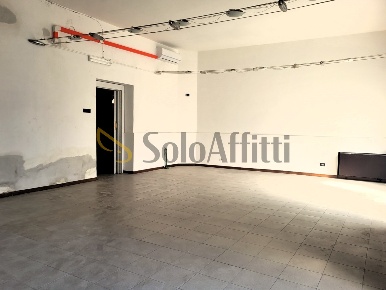 Foto Locale commerciale in Via Fratelli Rosselli, Parabiago Centro