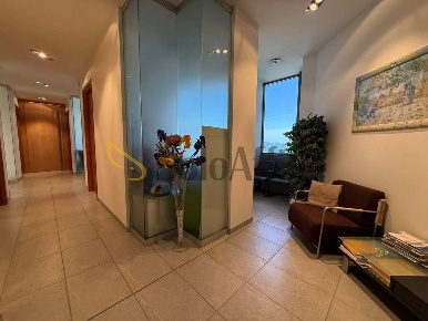 Foto Locale commerciale in Direzionale Toscanini, Modena di 46 m²