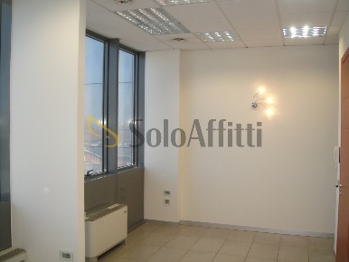 Foto Locale commerciale in Direzionale Toscanini, Modena di 46 m²