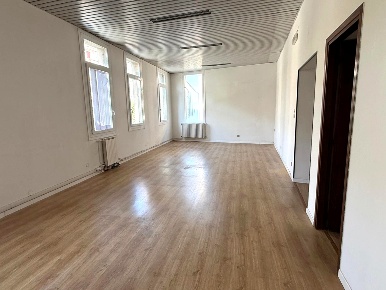 Foto Locale commerciale a Rovigo Centro Storico di 94 m² in vendita