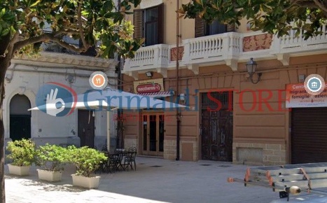 Foto Locale commerciale in Piazza Cairoli 21, Brindisi Centro Storico