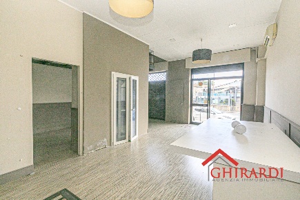 Foto Locale commerciale in VIA SIFFREDI, Genova Sestri Ponente di 83 m²