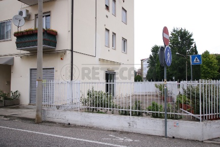 Foto Locale commerciale in Via Turra, Vicenza di 55 m² con 2 locali