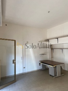 Foto Locale commerciale in Via Gregorio Agnini, Modena di 35 m² in affitto