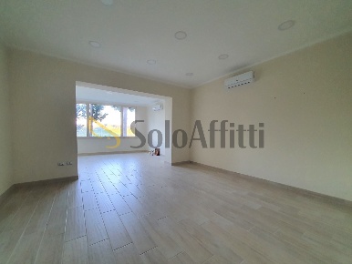 Foto Ufficio a Borgia di 100 m² con 4 locali in affitto
