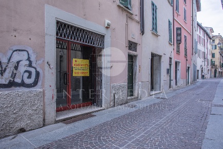 Foto Locale commerciale in Via Carlo Cattaneo 46, Brescia Magenta - Arnaldo