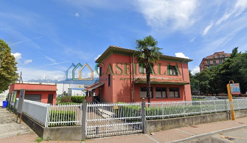 Foto Attività commerciale a Banchette di 258 m² con 4 locali in vendita