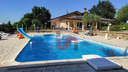Foto Villa singola in Località Pastene, Benevento di 370 m² con 12 locali