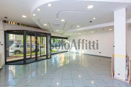 Foto Locale commerciale in Viale Lombardia 14, Busto Arsizio Frati