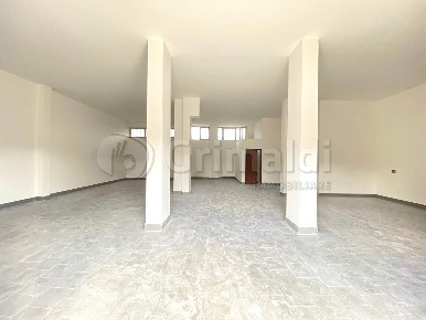 Foto Locale commerciale a Giugliano in Campania Giardini - Oasi Sacro Cuore