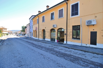 Foto Attività commerciale in Via Crosara 25, Zermeghedo di 125 m²