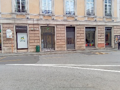 Foto Locale commerciale in Piazza della Nunziata 21 R, Genova di 42 m²