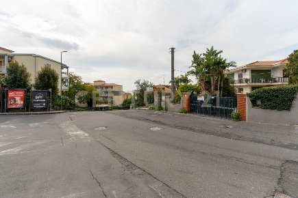 Foto Magazzino in Via Convento del Carmine 6, Tremestieri Etneo di 350 m²