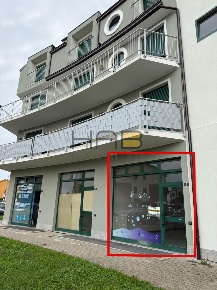 Foto Attività commerciale in LARGO FRASSATI  7, Fagnano Olona di 60 m²