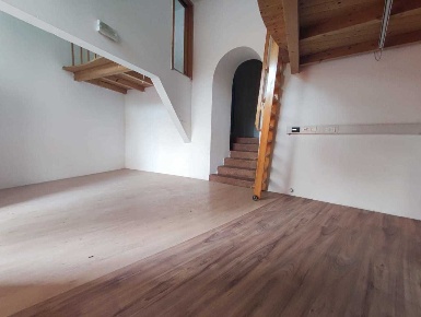 Foto Locale commerciale in Via Giovanni Oberziner, Trento di 75 m²