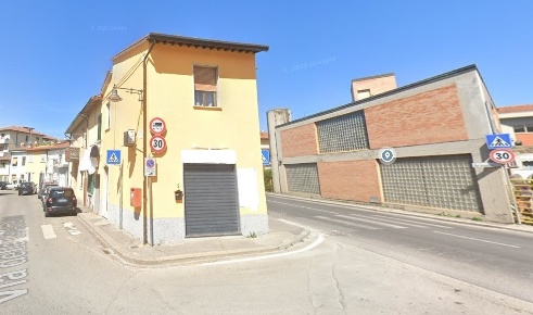 Foto Locale commerciale in VIA DELL'ALBERO, Campi Bisenzio di 28 m²