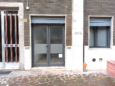 Foto Attività commerciale in Via dei due Principati 342, Avellino di 25 m²